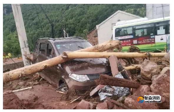 13人死亡、20人失聯(lián)，暴雨再次來(lái)襲，我們?cè)撊绾伪茈U(xiǎn)